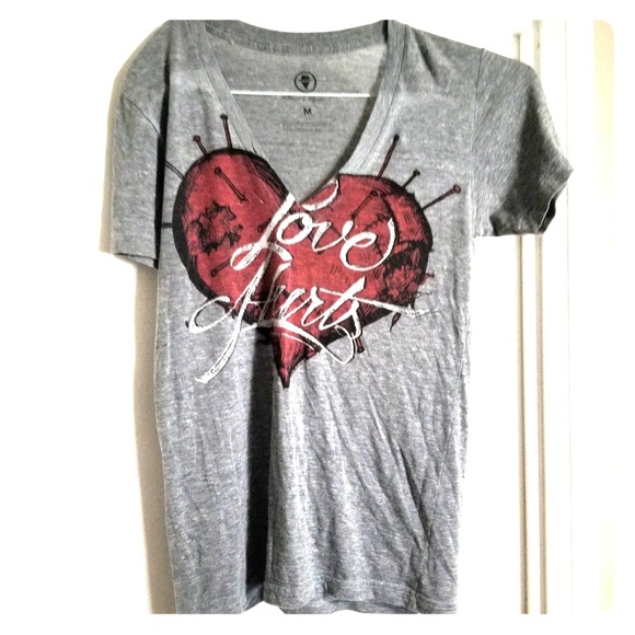 Villains & Vagabonds Tops - 2 FOR $10 | Villians&Vagabonds | Love Hurts Tshirt